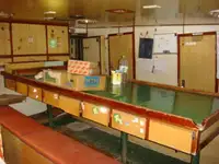 Tàu câu dài để bán