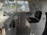 Tàu chở thủy thủ đoàn để bán