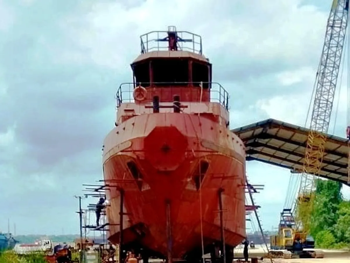 Tàu kéo để bán