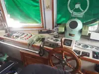 Tàu kéo để bán