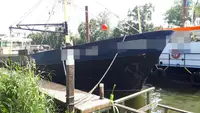 Tàu kéo lưới để bán