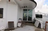 Tàu phà để bán