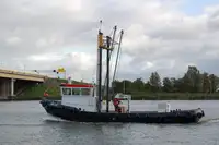 Tàu kéo lưới để bán