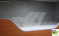 Tàu chở thủy thủ đoàn để bán