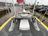 Tàu làm việc để bán