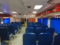 Tàu chở thủy thủ đoàn để bán