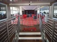 Tàu du lịch để bán