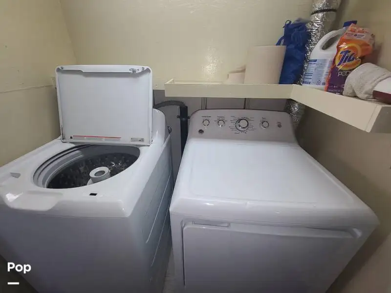 Tàu kéo lưới để bán