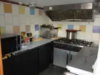 Tàu du lịch để bán