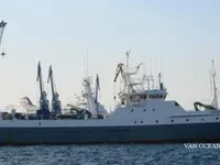 Tàu kéo lưới để bán