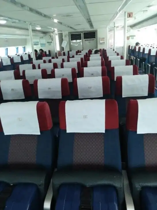Tàu du lịch để bán