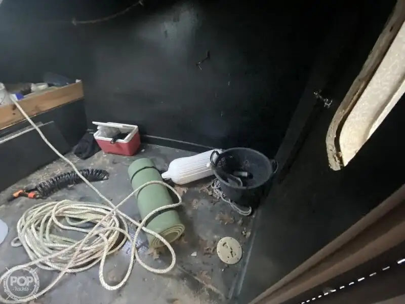 Tàu kéo lưới để bán