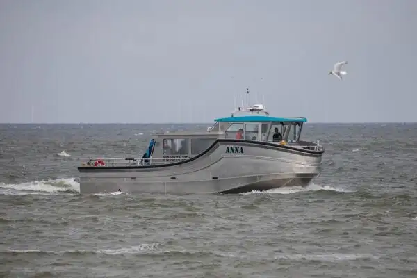 Tàu chở khách để bán