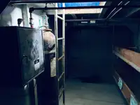 Tàu làm việc để bán