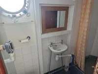 Tàu khảo sát để bán
