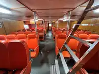 Tàu chở thủy thủ đoàn để bán