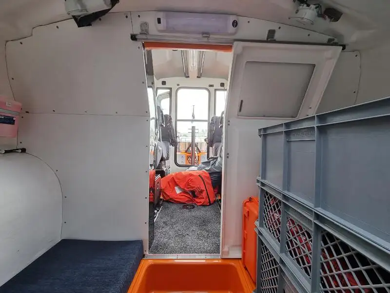 Tàu container để bán