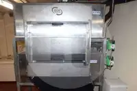 Tàu chở cá sống để bán