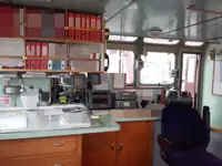 Tàu kéo để bán