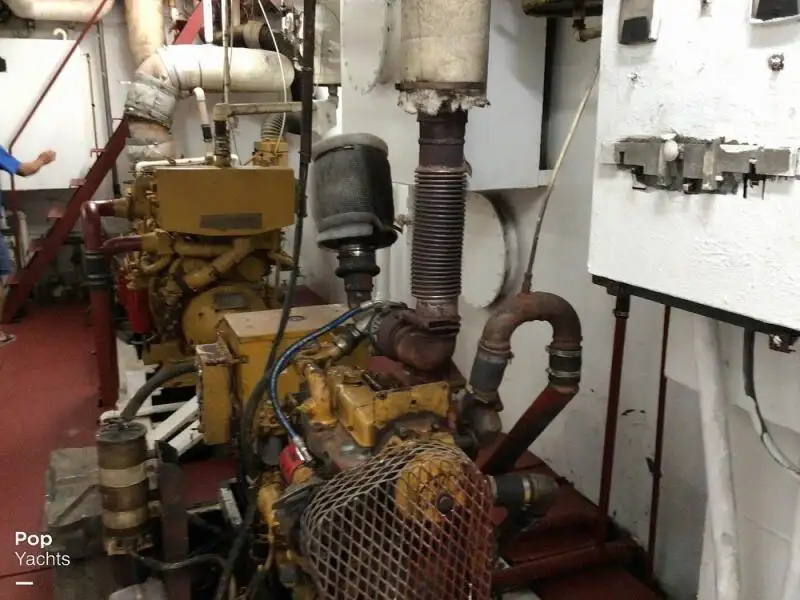 Tàu kéo lưới để bán