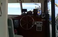 Tàu chở thủy thủ đoàn để bán