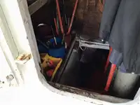 Tàu kéo lưới để bán