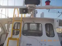 Tàu chở thủy thủ đoàn để bán