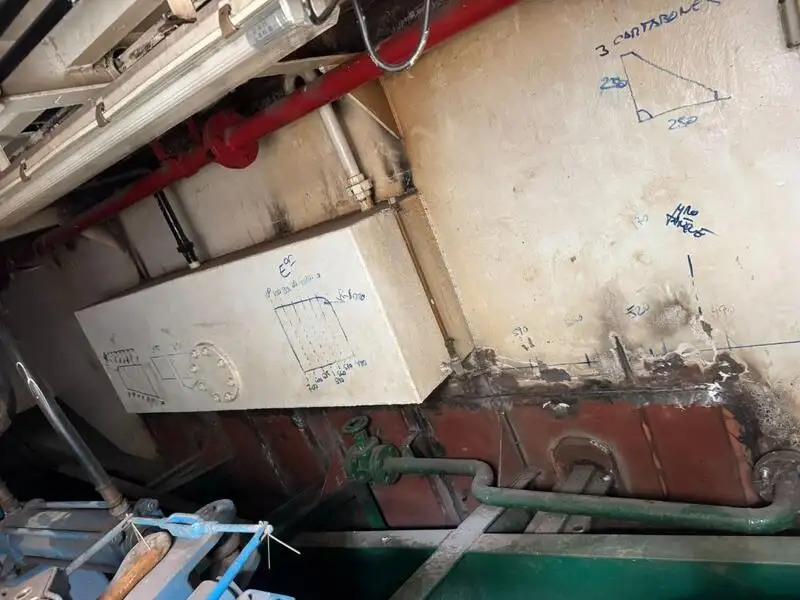 Tàu phà để bán