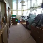 Tàu kéo lưới để bán
