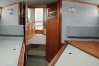 Tàu làm việc để bán