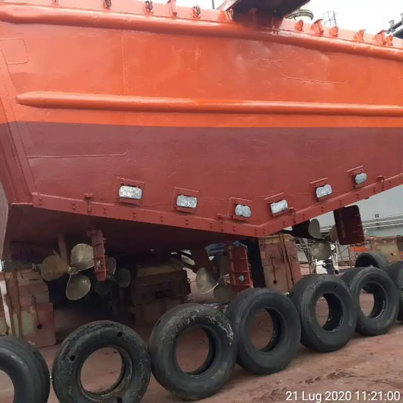 Tàu chở thủy thủ đoàn để bán