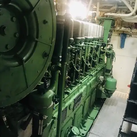 Tàu kéo lưới để bán