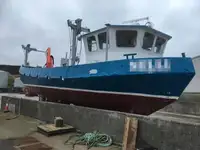 Tàu làm việc để bán