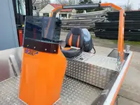 Tàu làm việc để bán