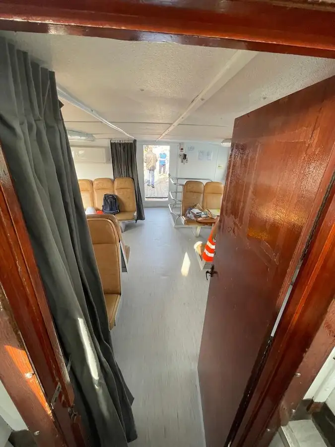 Tàu container để bán