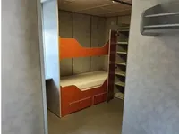 Tàu làm việc để bán