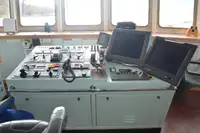 Tàu kéo để bán