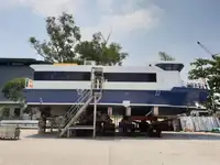Tàu chở khách rao bán