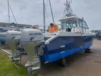 Tàu kéo lưới để bán