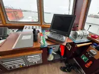 Tàu du lịch để bán