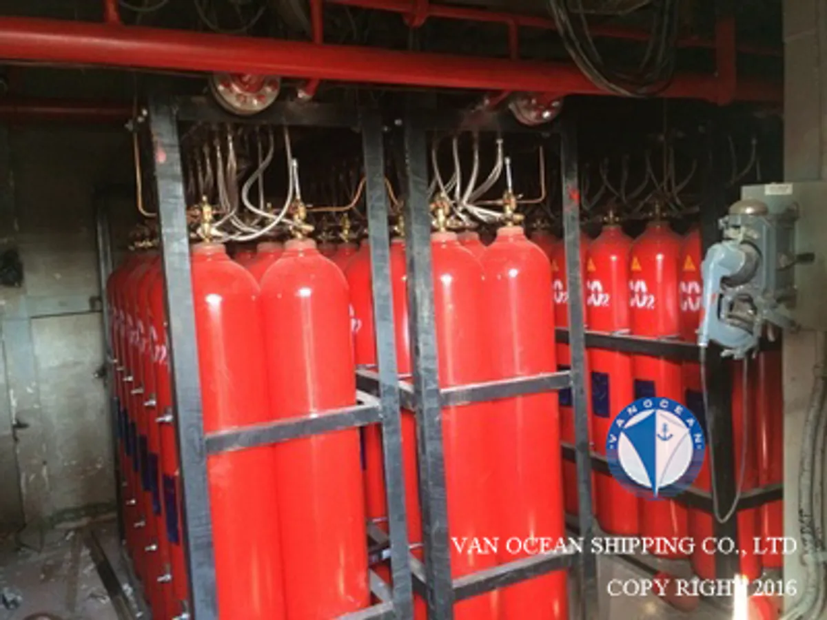 Tàu kéo lưới để bán