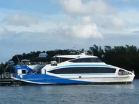 Tàu phà để bán