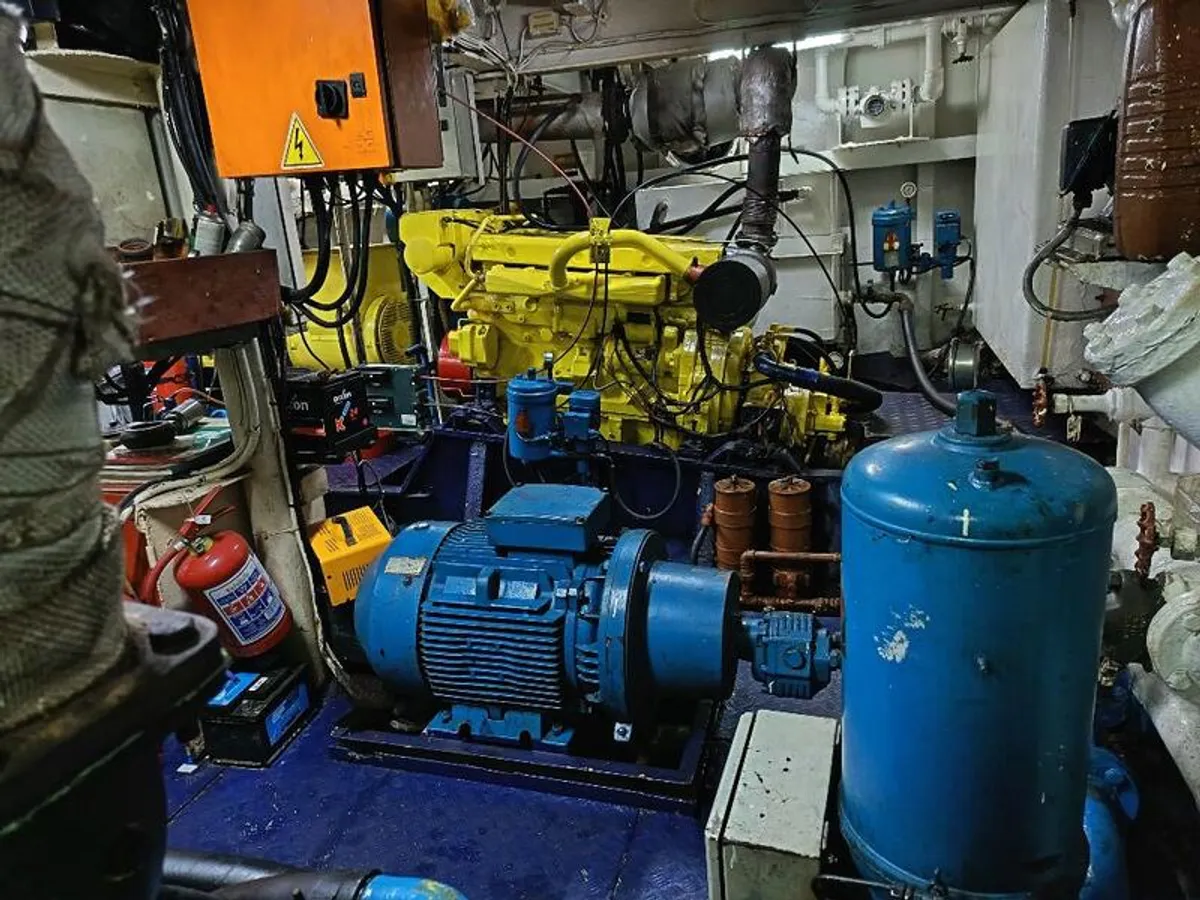 Tàu cung cấp để bán