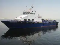 Tàu chở thủy thủ đoàn để bán