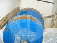 Tàu chở cá sống để bán