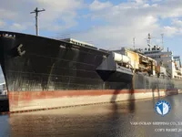 Tàu kéo lưới để bán