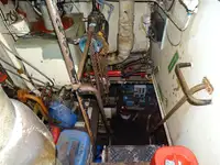 Tàu làm việc để bán