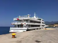 Tàu du lịch để bán