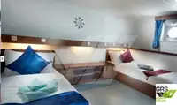 Tàu du lịch để bán