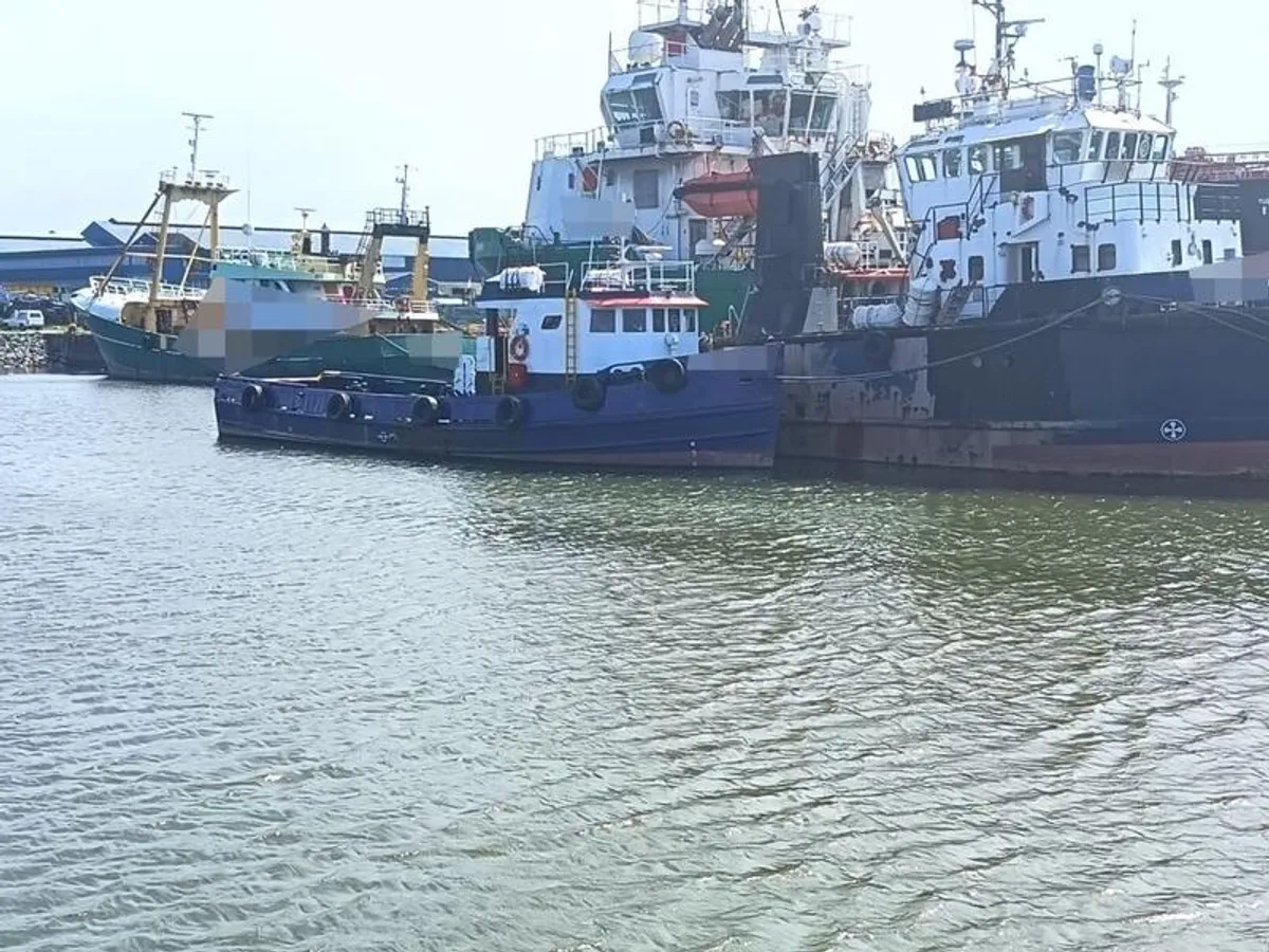Tàu cung cấp để bán